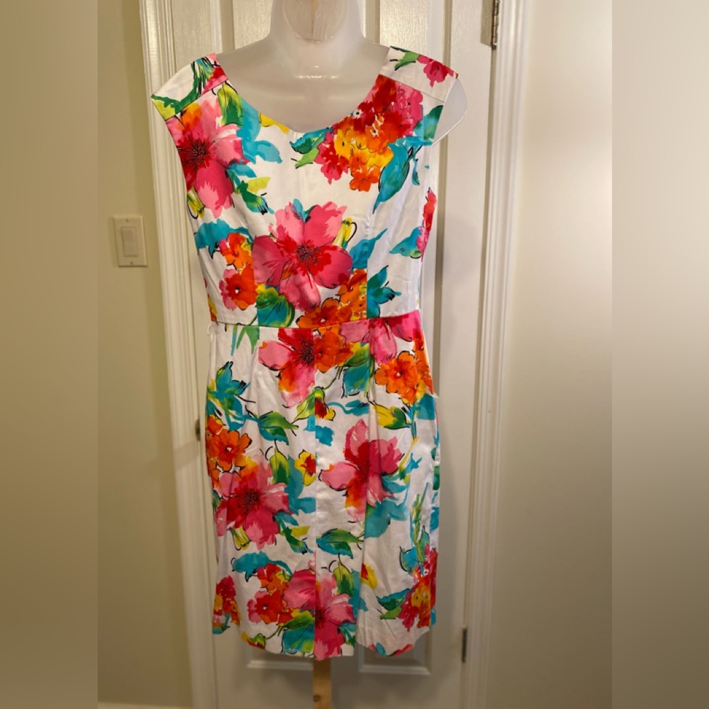 Spense - Lovely white with floral pattern sleeveless sheath mini dress, Size: 4 - Picture 2 of 10